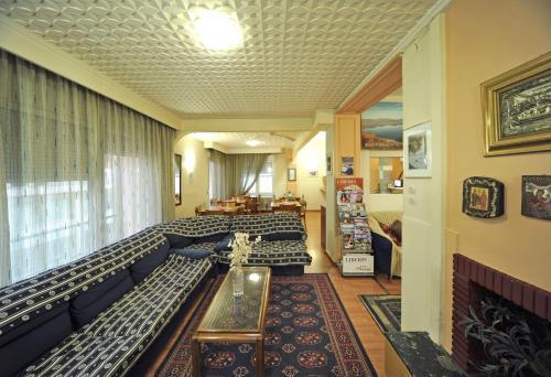 Keletron Hotel Kastoria Exteriör bild